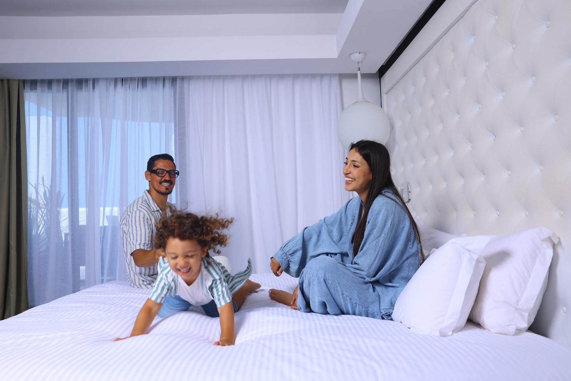Pullman Mazagan Royal Golf & Spa El Jadida Exteriör bild Family at the hotel