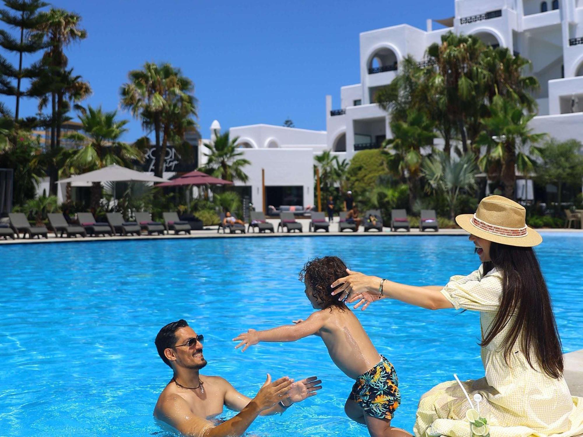 Pullman Mazagan Royal Golf & Spa El Jadida Exteriör bild Family at a resort in Tunisia